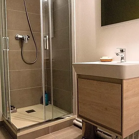 D'hotes De Charme A Montreuil-paris Bed & Breakfast 3*